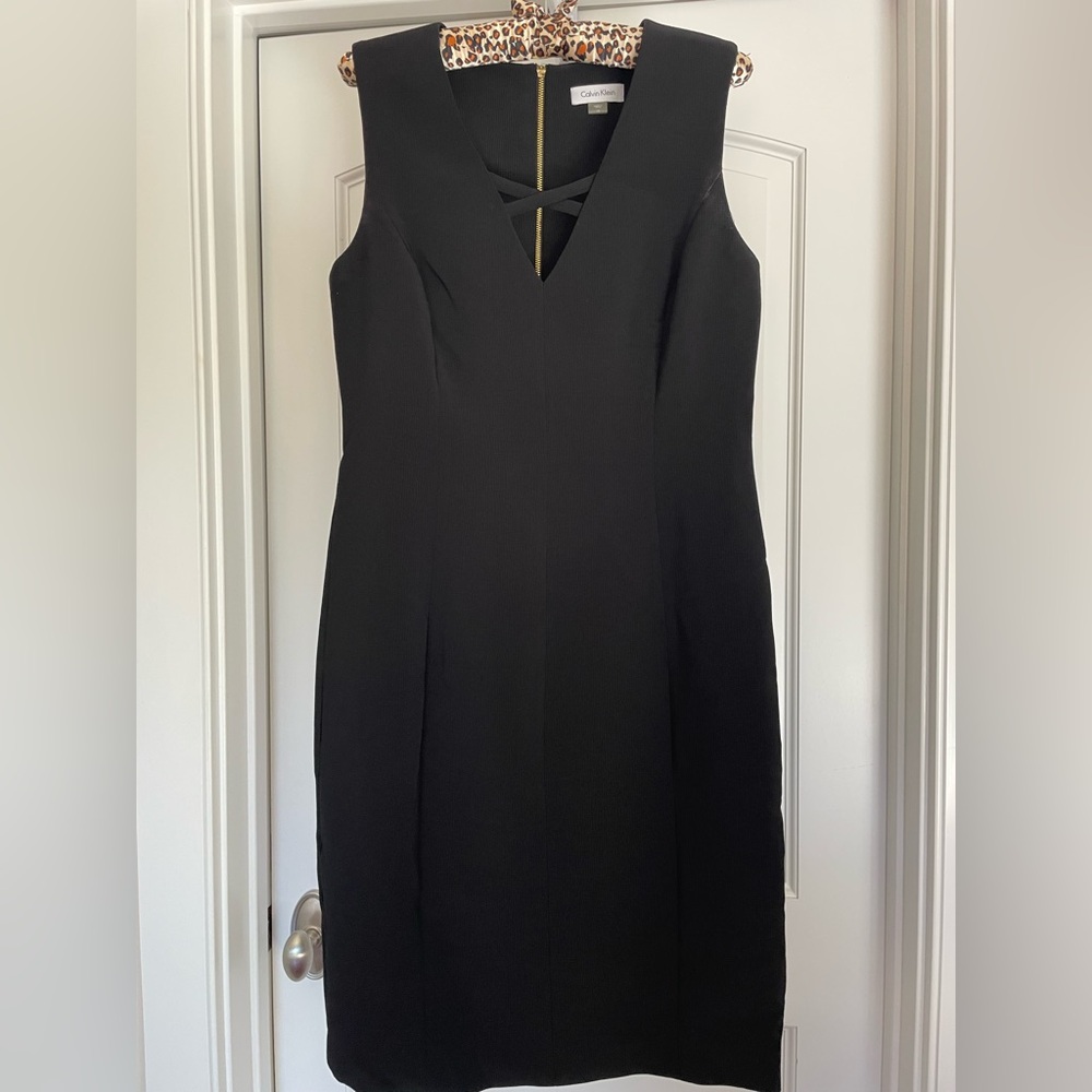 Elegant Black Sleeveless Dress with Neck Cut Out Detail
